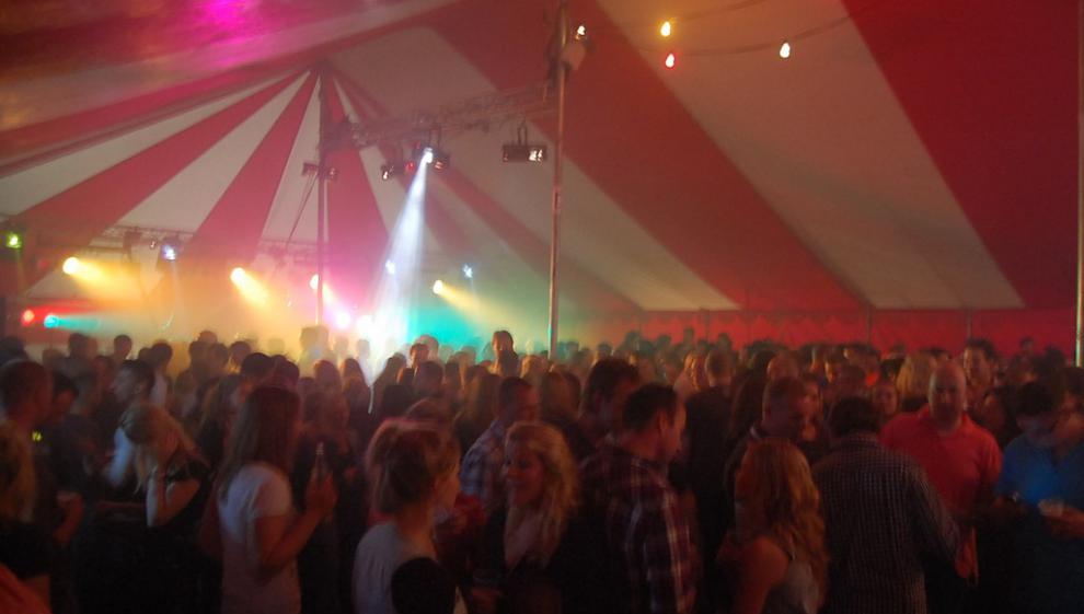 dorpsfeest feesttent dj